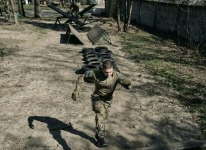 Ukraine: Abagabo barenga ibihumbi 650 bahunze urugamba