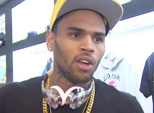 Chris Brown yajyanwe mu nkiko ashinjwa gufata ku ngufu umukobwa