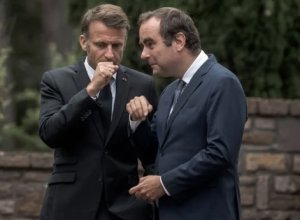 Menya ihurizo riri muri politiki y'u Bufaransa nyuma y'ukwegura kwa Minisitiri w'Intebe