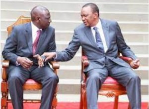 Kenya: Kenyatta agiye guhangana na Perezida Ruto ashinja kwibasira umuryango we