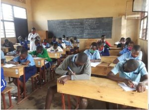 Abanyeshuri basoza amashuri abanza batangiye gukora ibizamini bya Leta