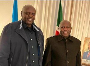 Ifoto ya Perezida Ndayishimiye n'umuhewe w'umunyarwanda ikomeje kwibazwaho