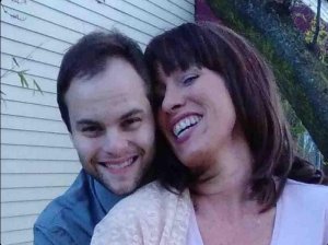 Yahinduye nyina umugore we none byabakururiye guhunga