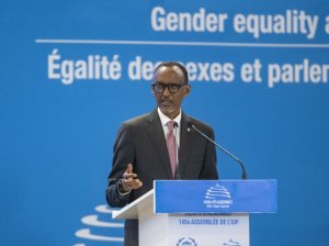 Perezida Kagame yongeye kunenga ibihugu bikomeje kwirata ko byageze kuri demokarasi
