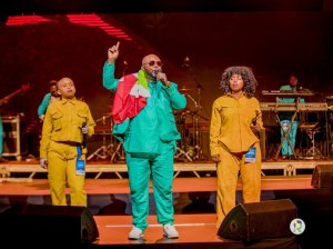 Kidum yanditse amateka avuguruye, Jules Sentore aratungurana