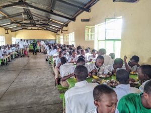 Kugaburira abana ku ishuri mu byatumye abarivamo bagabanyukaho 4,7%