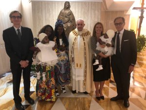 Papa yabatije impanga zo muri Centrafrique zavutse zifatanye bakazitandukanya