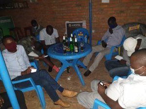 Gasabo: Abantu 20 bafatiwe mu kabari bari kunywa inzoga