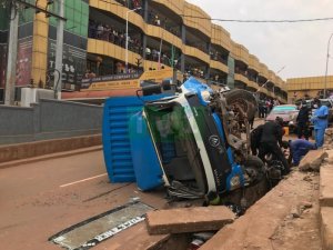 Gasabo: Ikamyo yakoze impanuka abantu 2 bahita bahasiga ubuzima abandi barakomereka bikabije