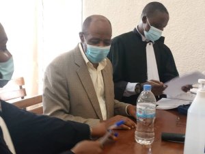 Amadolari 900 Rusesabagina yahaye FLN ntiyatera igihugu keretse ari ukurwanisha ibikenyeri-Uwunganira Rusesabagina