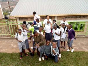 Umugore w'imyaka 41 ari mu banyeshuri bakoze ikizamini cya leta mu mashuri abanza