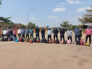 U Rwanda rwashyikirije u Burundi abarwanyi 19 ba Red Tabara bafatiwe ku butaka bwarwo [AMAFOTO]