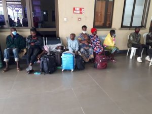 Abanyarwanda 32 barimo abana 3 bari bafungiye i Mbarara barekuwe