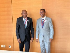 Perezida wa Sena y'u Rwanda n'iy'u Burundi bahuje urugwiro ubwo bahuriraga I Vienne