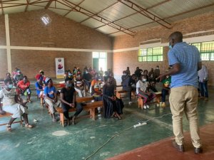 Umuryango "Amahoro Human Respect" wahuguye abakobwa babyariye iwabo n'abasore bibana