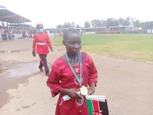 Kenya: Byinshi ku mwana w'imyaka 13 wafashije nyina kwambuka Victoria agiye kubyara agahabwa umudali w'ubutwari 