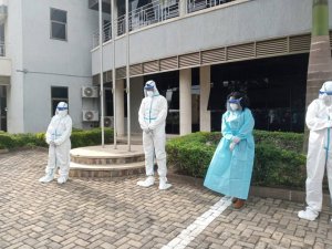 Polisi yerekanye abantu 16 bafatiwe mu birori barimo abanduye Covid-19