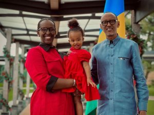 IFOTO Y'UMUNSI:Perezida Kagame na madamu we bifurije Abanyarwanda Noheli nziza n'umwaka mushya muhire mu buryo bwihariye
