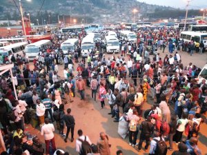 Nyabugogo:Abashakira imodoka abagenzi bazamuye igiciro cy'itike kugira ngo babone ubunani