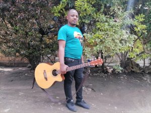 Ufitimana Philbert wakoze indirimbo "Araruhura"yasabye ikintu gikomeye Abashumba b'amatorero