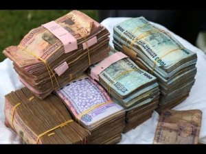 Kamonyi: Polisi yagaruje amafaranga menshi yari yibwe umuturage