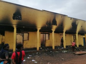  Burera: Inyubako y'ubucuruzi no guturamo yahiye ibirimo birakongoka [AMAFOTO]