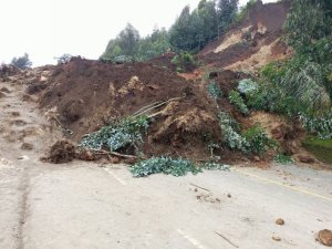 Umuhanda Muhanga- Ngororero-Mukamira wafunzwe n'inkangu