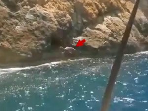 Mukerarugendo yahuye n'uruva gusenya ubwo yasimbukaga umusozi muremure imbere y'umugore we