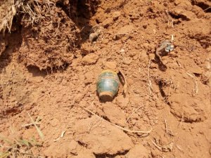 Ruhango: Habonetse ibisasu bibiri hafi y'urugo rw'umuturage