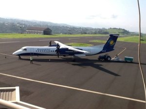 Rusizi: Indege ya Rwandair yarenze ikibuga iparika mu mirima y'abaturage