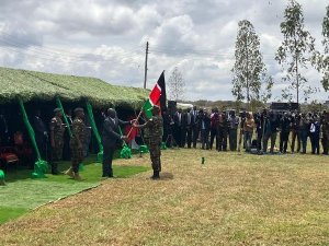 Perezida Ruto yahaye ibendera ingabo za Kenya zoherejwe muri DR Congo