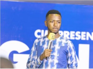 Umunyarwenya Kadudu wabwiwe ko aseka nabi bimutera ipfunwe