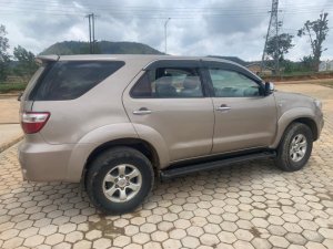Imodoka nziza ya Toyota Fortuner igurishwa ku giciro cyiza