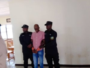 Byarangiye u Rwanda rushyikirije u Burundi umuturage wabwo ushinjwa kwiba Banki akaruhungiramo