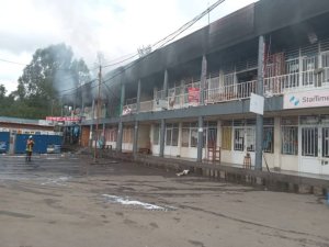 Musanze: Abacuruzi baravuga ko bibwe amamiliyoni n'abaje kubatabara inkongi y'umuriro