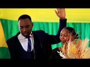 RIB yahishuye igihano giteganyirijwe abajya gusezerana bagakinira ku ibendera ry'igihugu