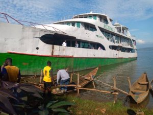 Ubwato bwo muri RDC bwayobeye mu Rwanda bukora impanuka