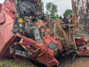 Nyanza: Impanuka ya HOWO yahitanye abantu batatu 