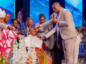 Apôtre Gitwaza yari agiye kwicwa kubera umugore wakiriye agakiza