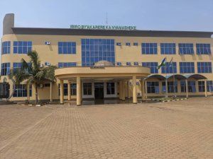 Nyamasheke: Umukecuru yagerageje kwiyahuza supaneti ayikurwamo n'uwari uje kurahura