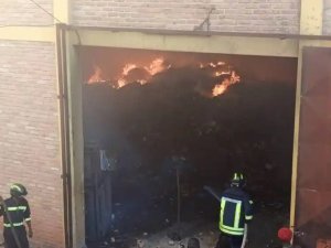 Amayobera ku cyateye inkongi y'umuriro yibasiye ububiko bw'ikimoteri cy'i Huye ikamara umwanya munini