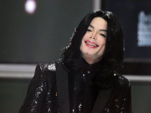 Uwahoze ari umujyanama wa Michael Jackson arashinjwa uburiganya