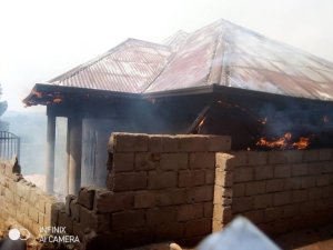 Rusizi: Inzu mwarimu yubatse mu nguzanyo yafashwe n'inkongi