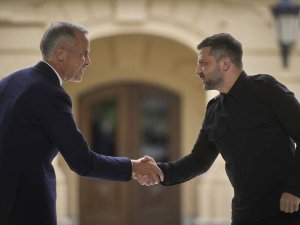 Zelenskyy yongeye gutera utwatsi ibyo guharira u Burusiya ubutaka