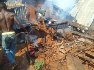 Rusizi: Uwari umaze iminsi 9 ahishije inzu n'igikoni yari yimukiyemo cyakongotse