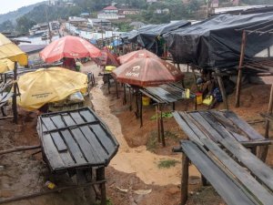 Nyamasheke: Abacururiza mu isoko rya Karengera bikanga gutembanwa n'imivu