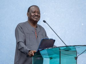 Yafunzwe imyaka 8, yiyamamariza kuyobora Kenya ntibyamuhira! Ibyaranze ubuzima bwa Raila Odinga watabarutse