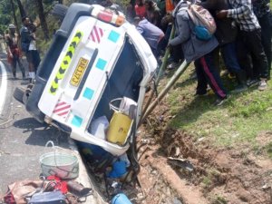 Ngororero: Batatu baguye mu mpanuka y'imodoka, 15 barakomereka