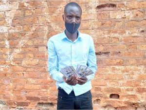 Kayonza: Umugabo yafatanywe 4,700 by'amadorali y'Amerika y'amahimbano