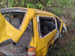 Nyamasheke: Abanyeshuli 2 bivugwa ko baguye mu mpanuka y'Imodoka yari ibavanye ku ishuri